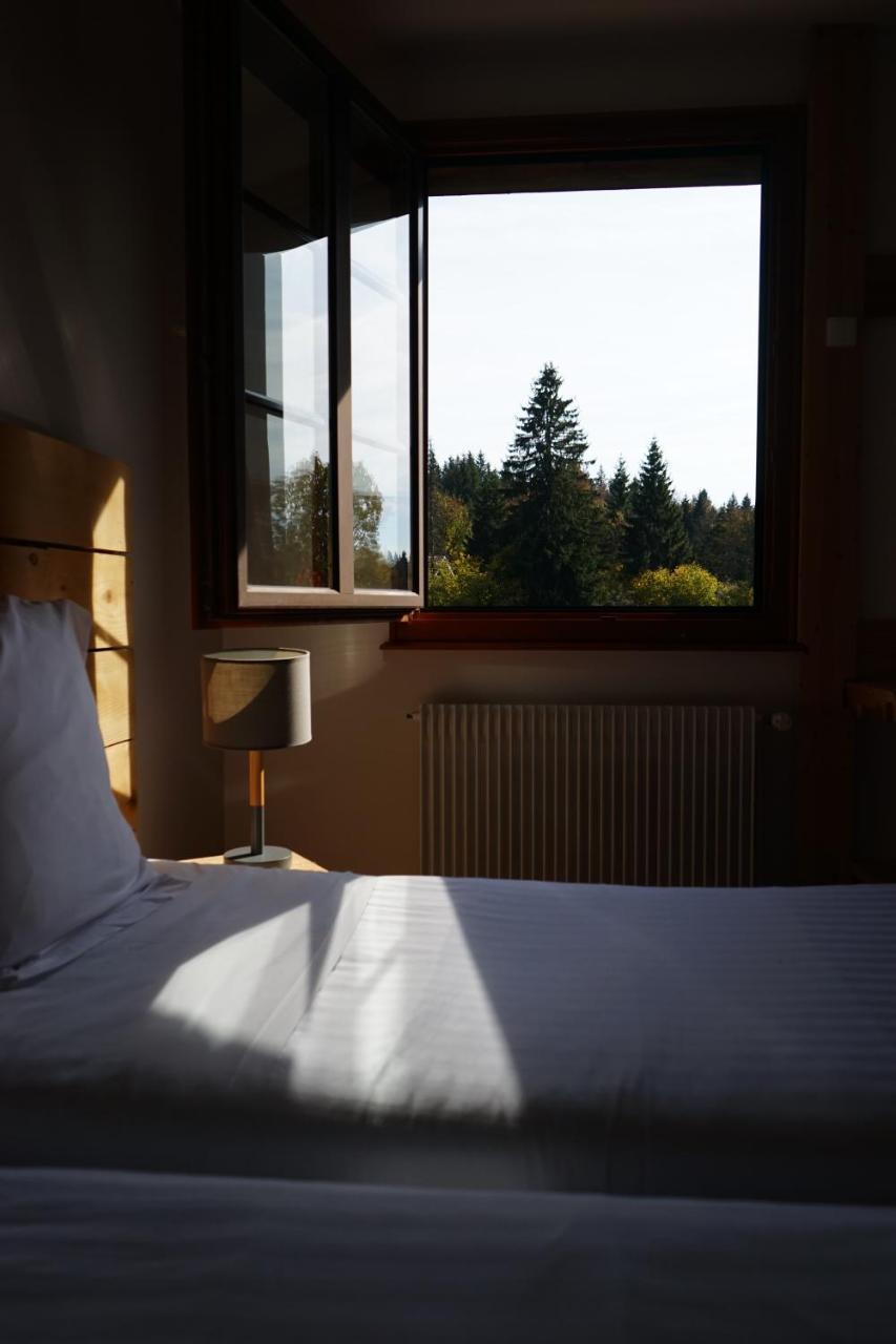 Auberge De La Perdrix Hauterive-la-Fresse Dış mekan fotoğraf